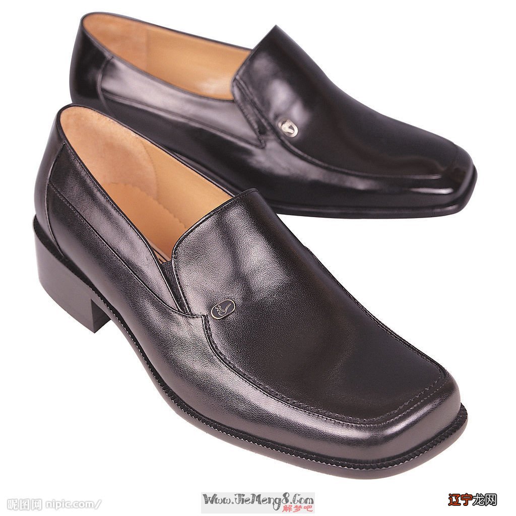 风水堂:梦见自己穿了双不合脚的鞋