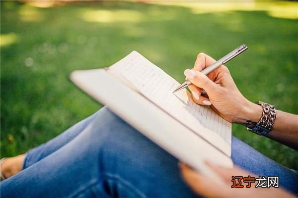 梦见蛇说话蛇,梦境关键字:蛇在梦中也是胎梦的一种