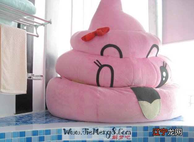 梦见自己上厕所大便拉不出来用手扣?有什么寓意?