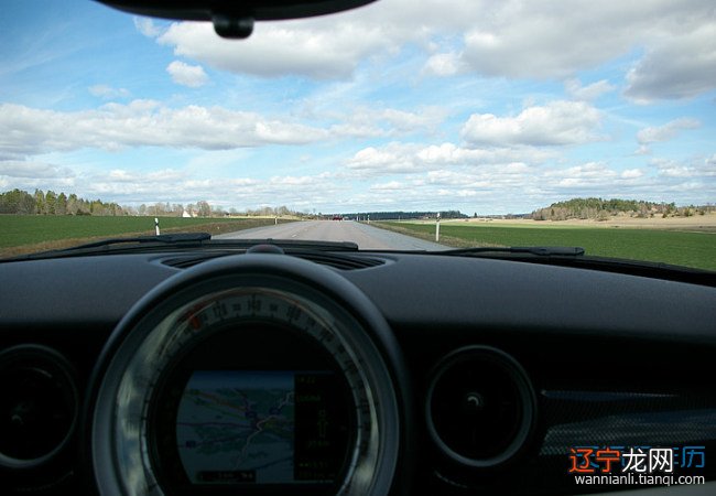 蔷薇雨儿:梦见自己开车,代表着您现在的身体状况良好