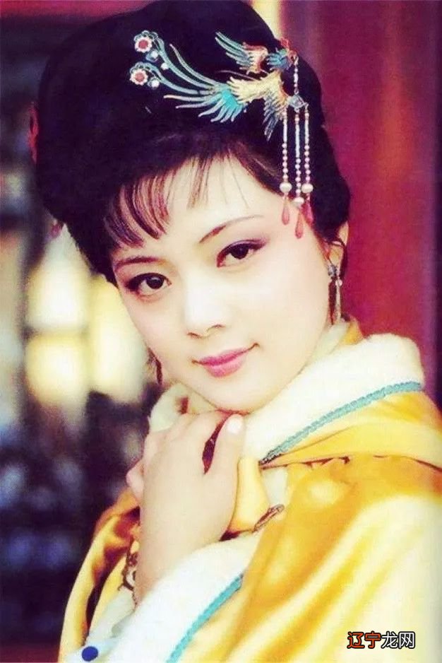 《红楼梦图》中国国家博物馆藏宝玉喜不自胜,抬头看这司的匾上