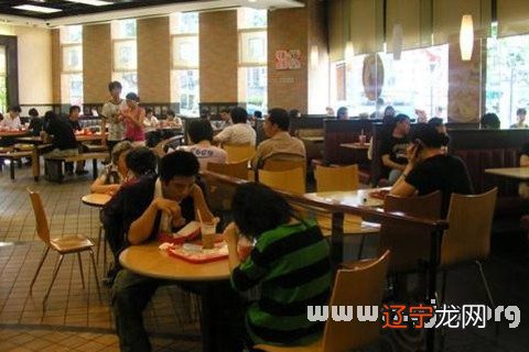 梦见吃饭吃不饱_每顿吃六分饱瘦了好多_梦见吃饭一直吃