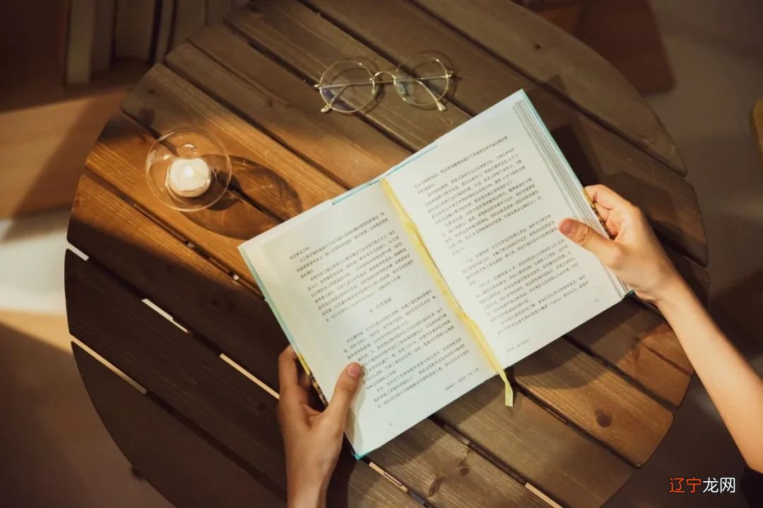 孩子翻墙出校一半即拔足狂奔而归，是怎么教育的？