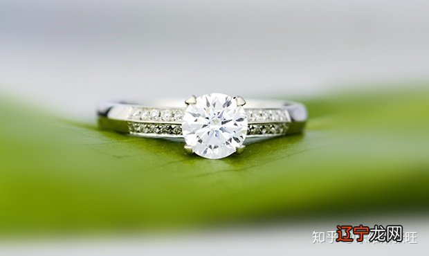 钻戒定制的流程有哪些呢?如何挑选适合自己的专属钻戒