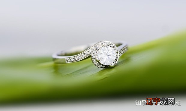 钻戒定制的流程有哪些呢?如何挑选适合自己的专属钻戒