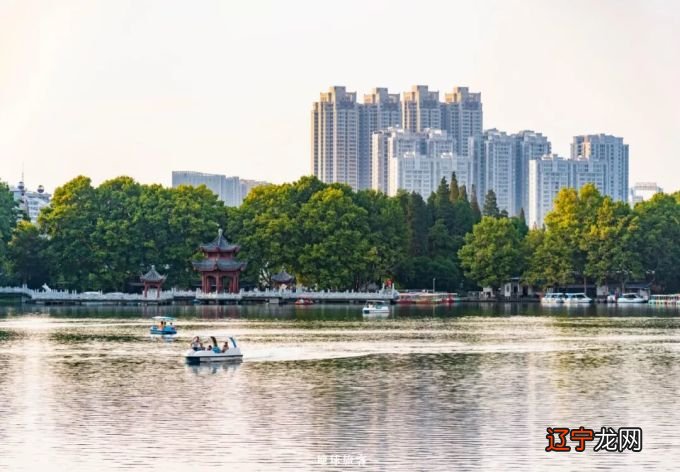 东北民俗旅游发展_东北雪景民俗油画_当代旅游范畴中的民俗选择