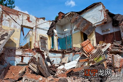 梦见房屋漏水_梦见 房屋_梦见房屋裂缝快倒塌