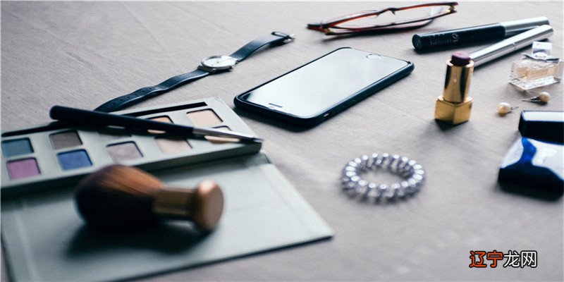 比比第一个练习是使用大家都知道的三张牌占卜法