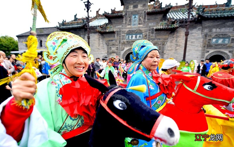 组图 安徽广播电视台公共频道“金龙”翻滚起舞