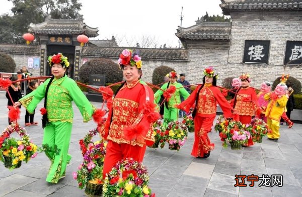 组图 安徽广播电视台公共频道“金龙”翻滚起舞