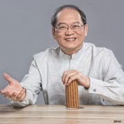 愚人自以为清醒，好像自己什么都知道一场大梦