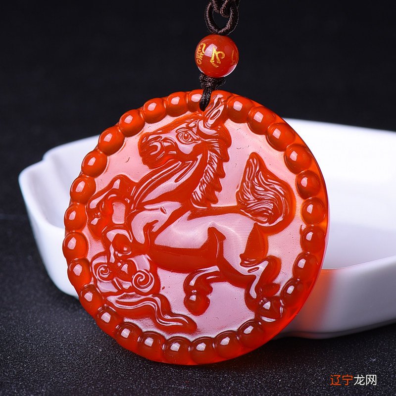 李白的生肖属什么生肖_1975年属什么生肖属_黑耀石属马佩什么生肖