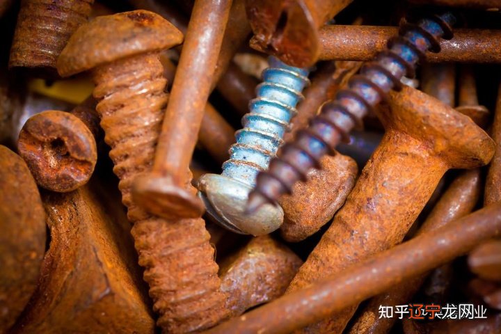 螺丝生锈了拧不开？就你笨！别人家用可乐一抹，轻轻松松拧下来！