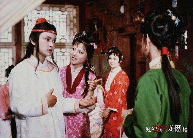 袭人最后为什么会离开贾宝玉？