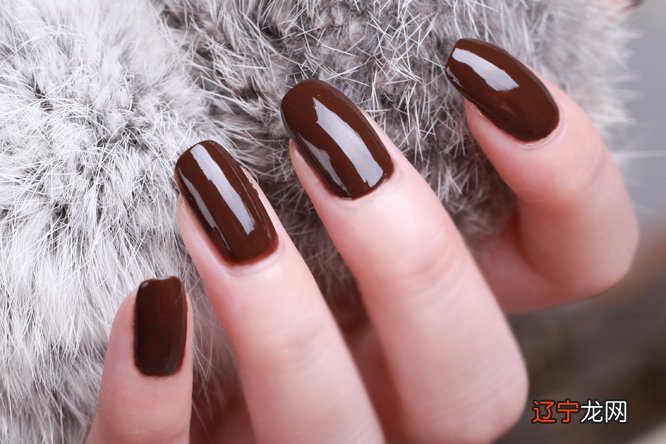 “心情”指甲油不仅会随着体温改变颜色，闻起来还像咖啡的味道