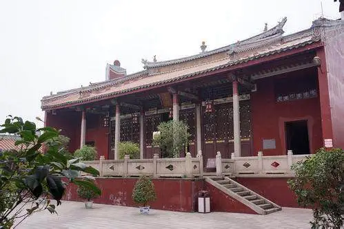 为什么每当外族入侵时,孔子的后人衍圣公总是第一个俯首称臣呢?