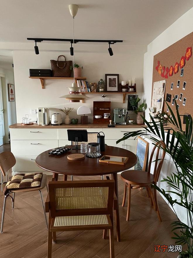 重庆女生买人人嫌的顶楼 花3万改成小复式赚大了