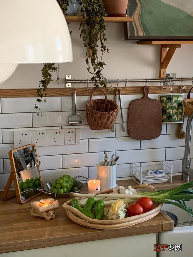 重庆女生买人人嫌的顶楼 花3万改成小复式赚大了