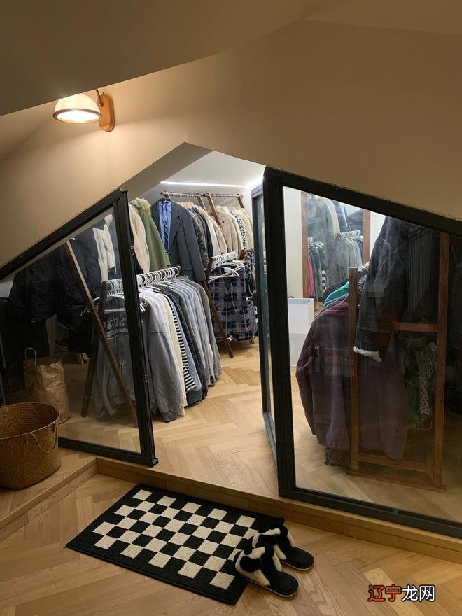 重庆女生买人人嫌的顶楼 花3万改成小复式赚大了