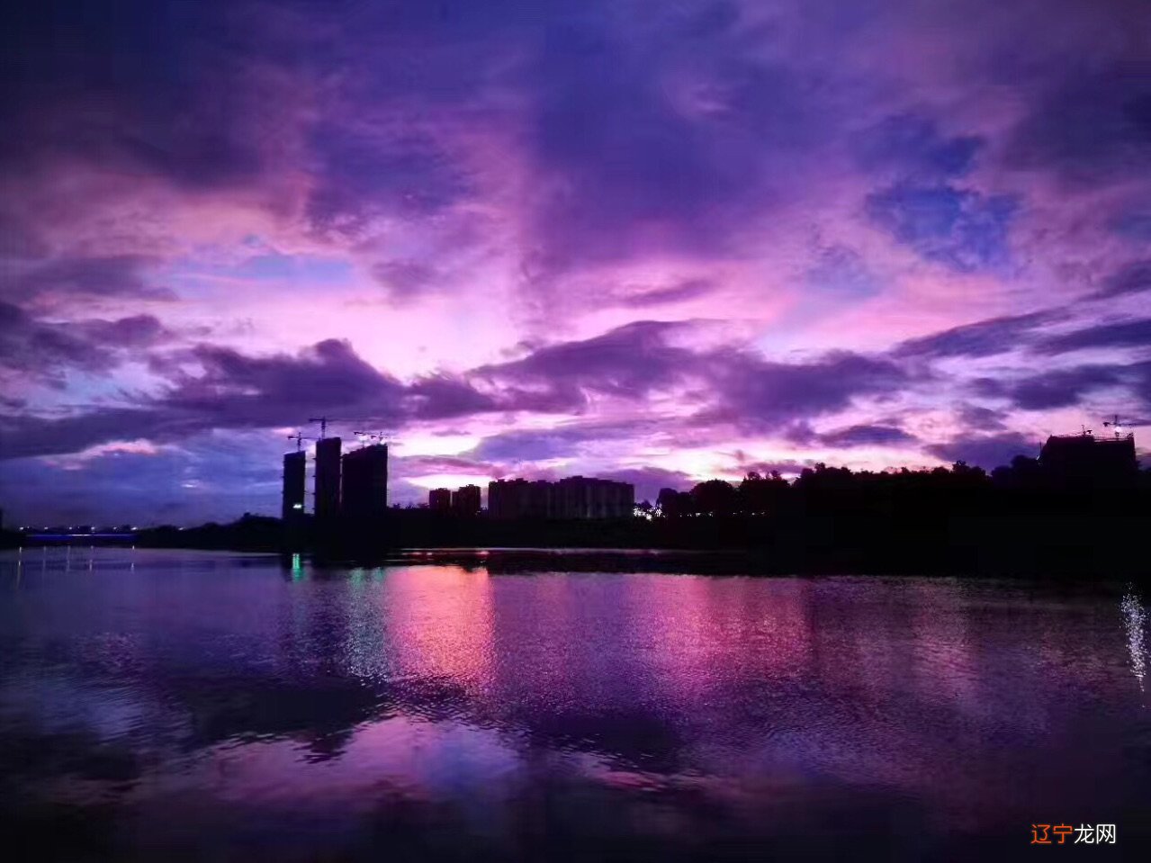 紫色天空图片高清_dnf紫色天空_紫色天空
