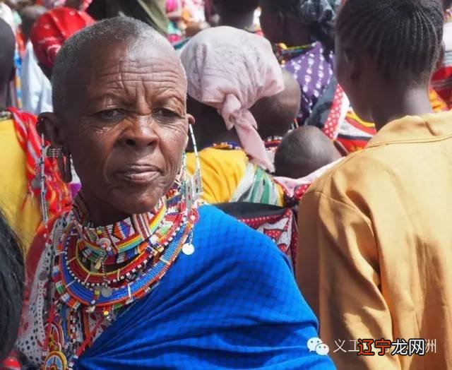 “多夫多妻”、女性割礼、饮生血…一位中国妹子探访非洲马赛族神秘传统婚礼