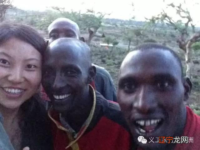 “多夫多妻”、女性割礼、饮生血…一位中国妹子探访非洲马赛族神秘传统婚礼