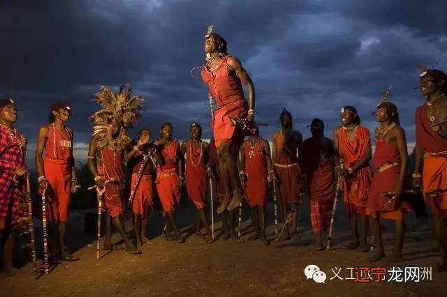 “多夫多妻”、女性割礼、饮生血…一位中国妹子探访非洲马赛族神秘传统婚礼