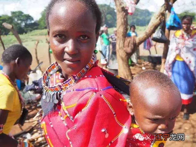 “多夫多妻”、女性割礼、饮生血…一位中国妹子探访非洲马赛族神秘传统婚礼