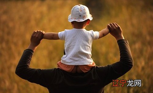 父爱如山、母爱如水。山水有相依。亲子教育中,父爱有多么重要。