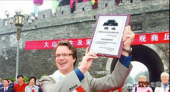 这个老外原是姜昆的徒弟,当年比郭德纲还火,如今他去哪儿了