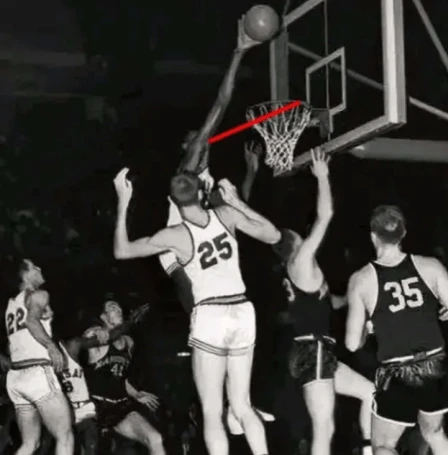 NBA有多少人能摸3米95篮板上沿？真有2人亲口承认摸到