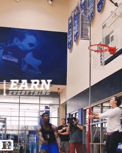 NBA有多少人能摸3米95篮板上沿？真有2人亲口承认摸到