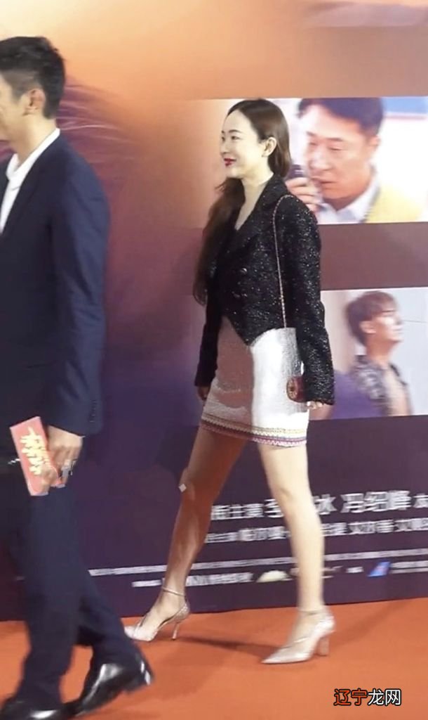 杜江夫妇出席活动,霍思燕肌肤松弛,网友直言她老得配不上杜江了