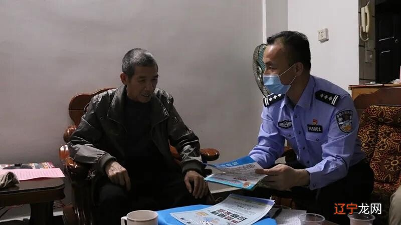 河南省西峡县:“结束44年‘黑户口’,老人有了户口本”