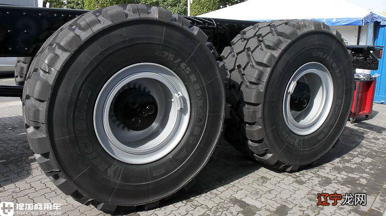 世界上最大的车你见过,最大的车爆胎你见过吗?