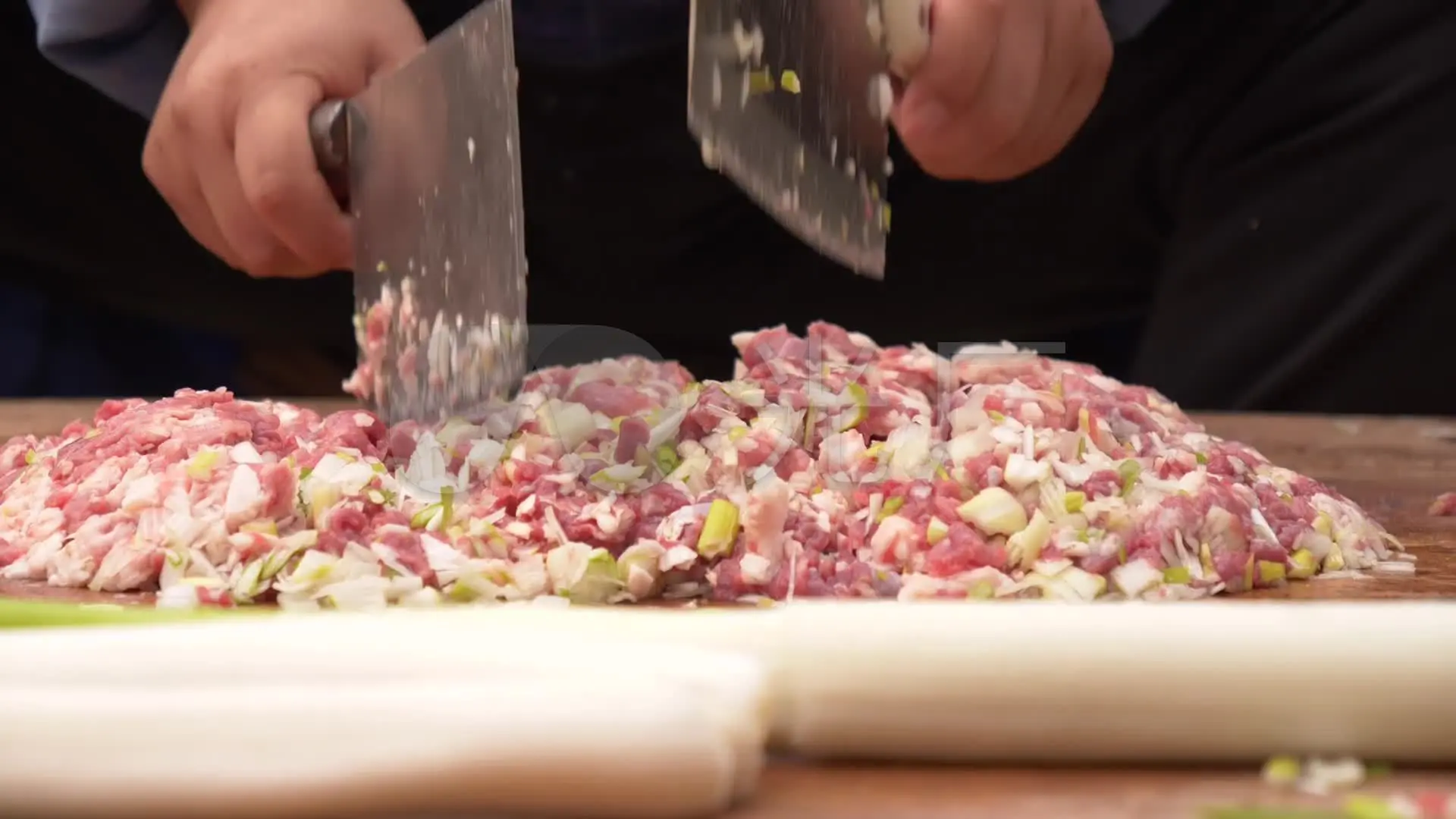 梦见吃饺子饺子撒一地_初五吃饺子象征着什么_初五吃饺子