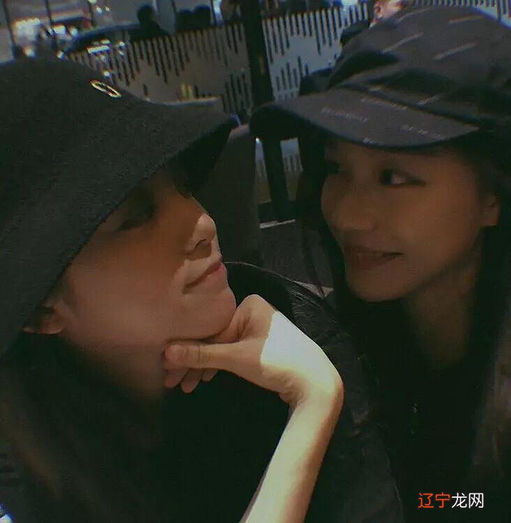 欧阳娜娜与綦美合逛街,两人曾因为陈飞宇反目,如今又和好如初