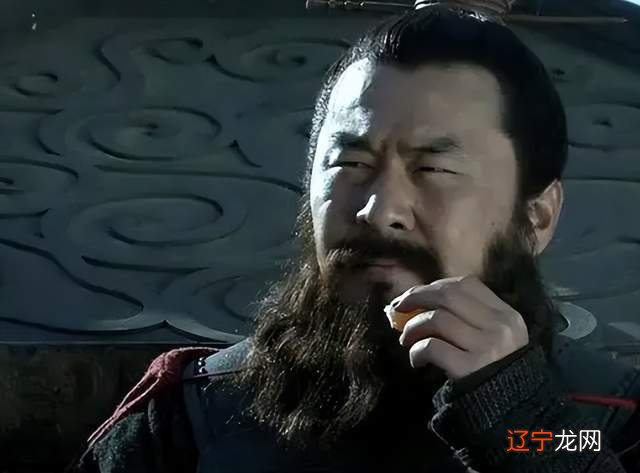 貂蝉被曹操赐给关羽后,次日就自尽了!关羽对她做了什么?