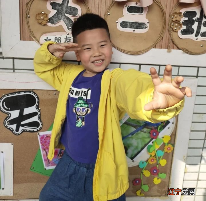 幼儿园的萌宝们探索有趣的象形字