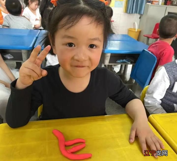 幼儿园的萌宝们探索有趣的象形字