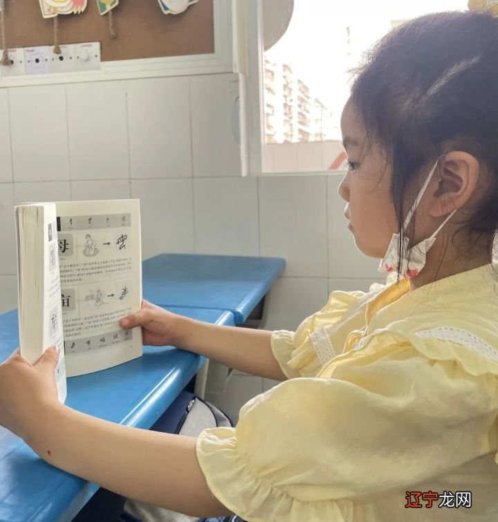 幼儿园的萌宝们探索有趣的象形字