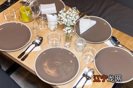 “table”除了桌子，你还知道一些别的意思吗？