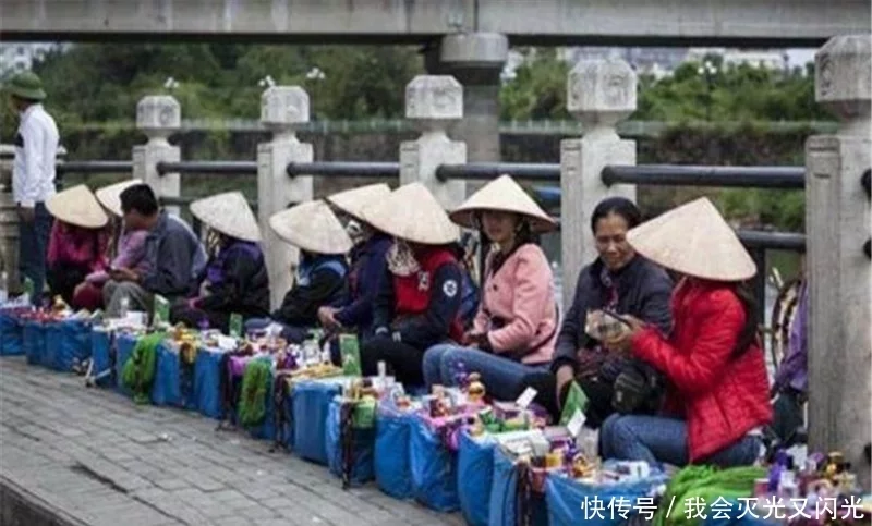 中国的边境小城，有着大量越南美女，但她们来此的目的却并不一般