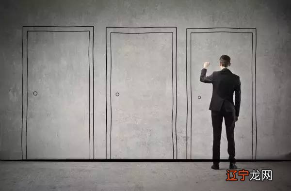 被“抄水表”骗开门,母女俩家中遇害!如何判断敲门的不是坏人?家里有老人孩子的