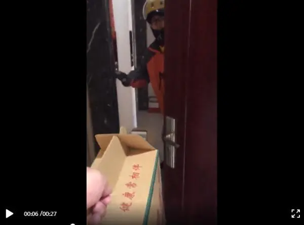 被“抄水表”骗开门,妈妈和一岁幼女家里被刺死!怎样分辨敲门的是不是歹徒?