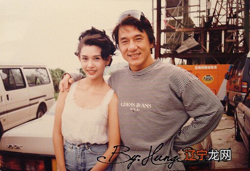 当年的邱淑贞究竟有多大魅力?看成龙的表情就知道