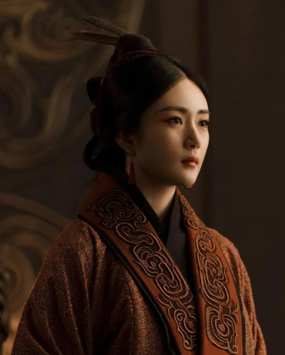 《大秦赋》冬儿为救扶苏被嫪毐所杀,大王追封冬儿郡主,赵姬被囚