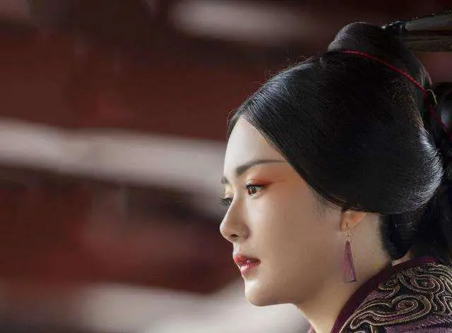 《大秦赋》冬儿为救扶苏被嫪毐所杀,大王追封冬儿郡主,赵姬被囚