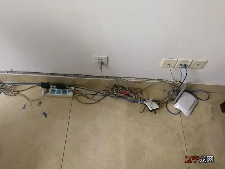 家里网速慢,想装路由器但又怕线路太杂乱?不如试下用墙壁WiFi插座!!!