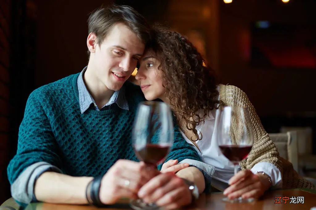 两性:除了亲吻嘴巴,女人最想被“抚摸”的4个地方,红着脸也要做